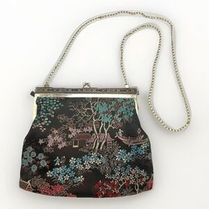 Vintage Regal Bag Clutch Chinese Embroidered Silk Asian Countryside Kiss Lock